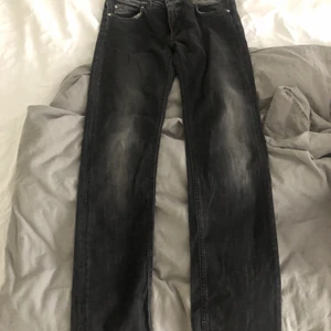 Acne jeans - De perfekta acne jeansen som blivit för små!  Använde men i bra skick! Frakt blir 66 kr💜