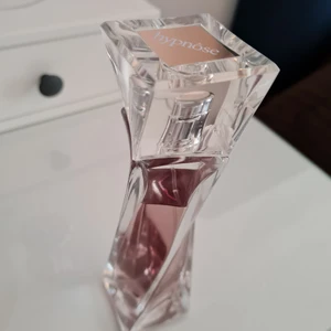 Hypnose parfym 75ml  - Hypnose parfym 75ml , kvar 65ml i flaskan, luktar så gott. Nypris är 600 -700 kr.