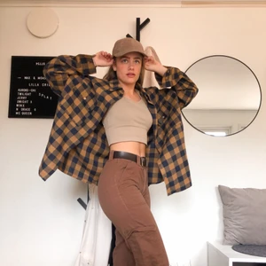 Oversized shorta, S - Helt ny oversized shorta från shein, jag råkade beställa 2 så denna är helt oanvänd. Den är inte lika tjock som en jacka men passar perfekt att dra över sig en sommarkväll :)