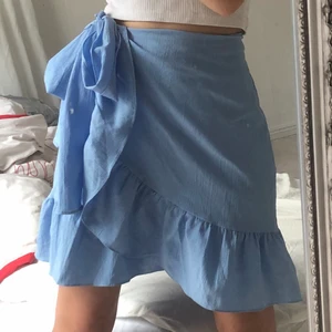 Tjol, Vero Moda, storlek S, passar även xs eventuellt M💕 - Använd ca 2 gånger, väldigt bra skick, hör av dig om du har någon fråga eller om du vill ha fler bilder 💗