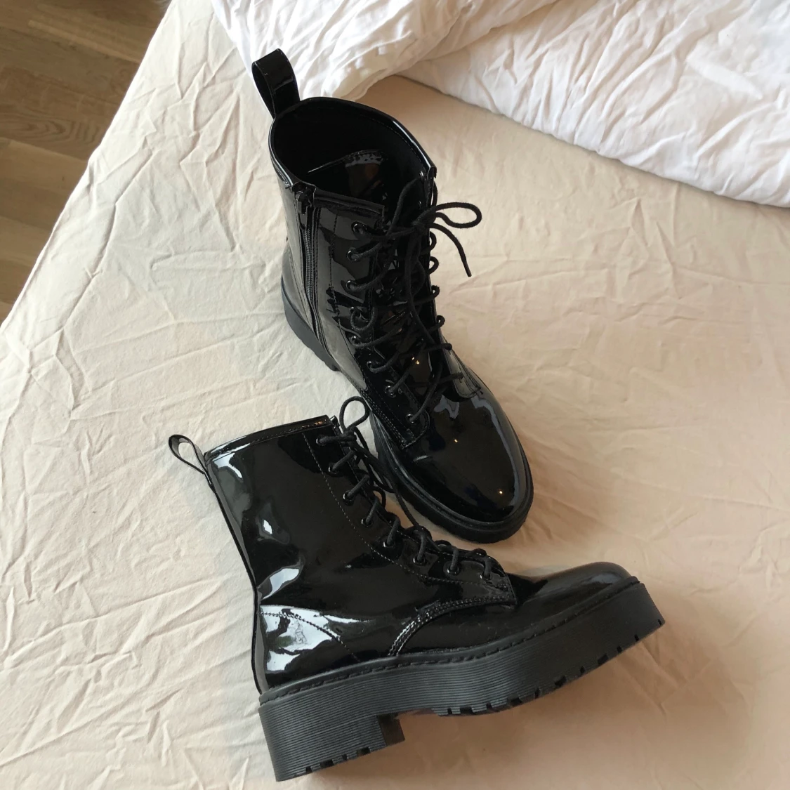 Glansiga boots, storlek 38 - 90