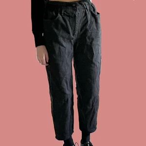 3.3 field trip paperbag jeans från korea - köpte dessa jeans på butiken "åland" när jag var i seoul 2019, dem är lite för korta för min smak, så säljer 🐝 storlek: L (fast passar XS-L, pga paperbag midja) 🧠 jag är 165 cm och har långa ben. (ska strykas)<3