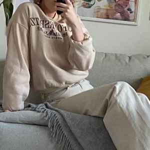 Sweatshirt - Fin, lite croppad tröja. Aldrig använd. 