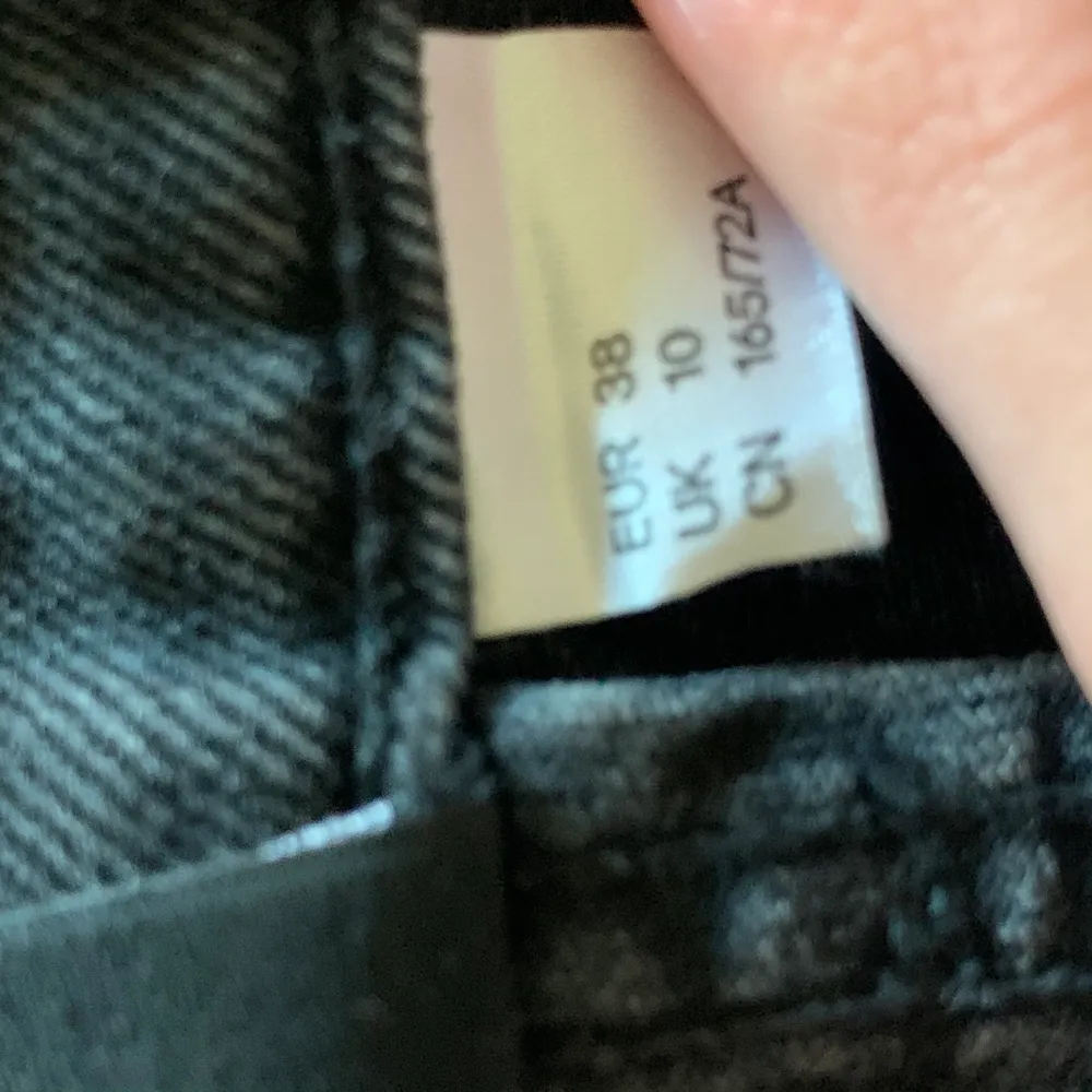 Ett par jeansshorts köpta från H&M i storlek 38. Frakt kan diskuteras. . Shorts.