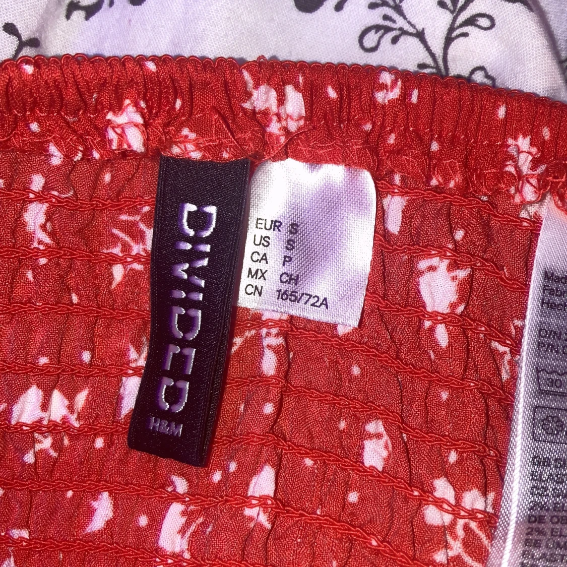 En nyköpt kjol från H&M, har använt ca 2 gånger men inget jag vill ha kvar💞 - 90