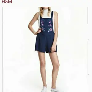 Fint skick. Slutsålt på H&M. Storlek 34 (XS/S)