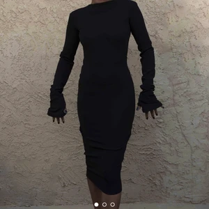 A-dsgn - Säljer denna slutsålda och superfina klänningen från Alice Stenlöv. Stl S, säljer endast för att den var för stor på mig. Helt ny, lappar kvar💕