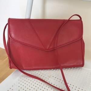 Snygg vintage handväska från amerikanska Nordstrom, röd, äkta skinn