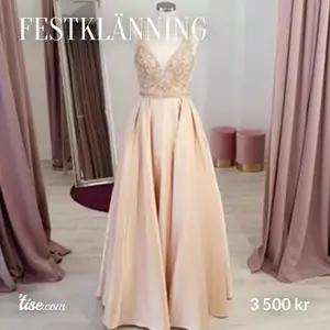 Helt oanvänd storlek L köpte den från pinkandpurple för 5000kr säljer den för 3500kr