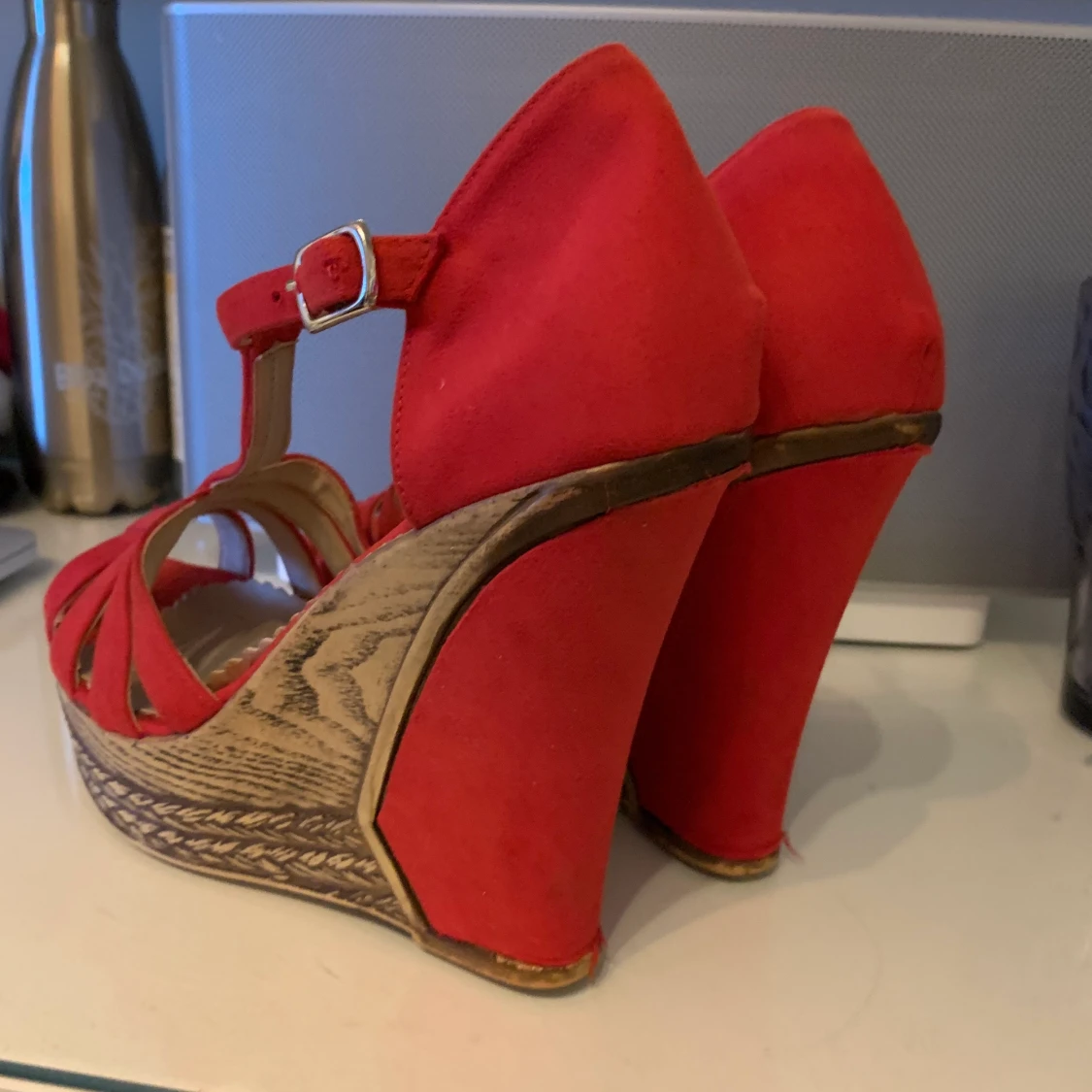 Röda kilklackar  - 90