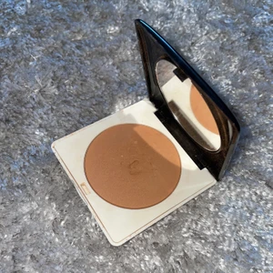 Bronzer - Bronzer från H&M, färgen heter golden honey. Endast provad🥳