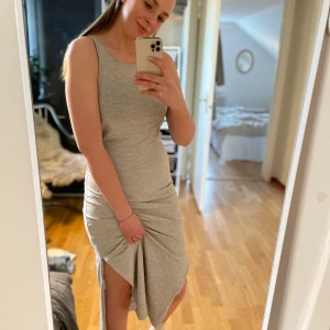 Bomullsklänning - Fin bomullsklänning, 95% bomull 5% viskos. Använd ett fåtal gånger. ✨Kan mötas upp i Linköping alternativt skickas mot fraktkostnad!