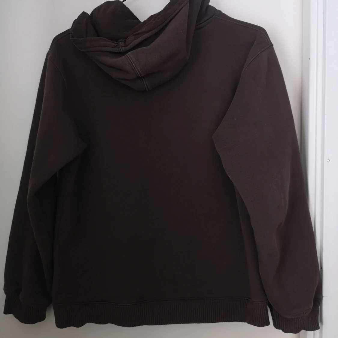 Brun Billabong hoodie med luva.  - 90