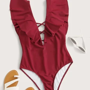 Oanvänd baddräkt stl M - Helt oanvänd baddräkt. Den var för liten på mig över bysten 