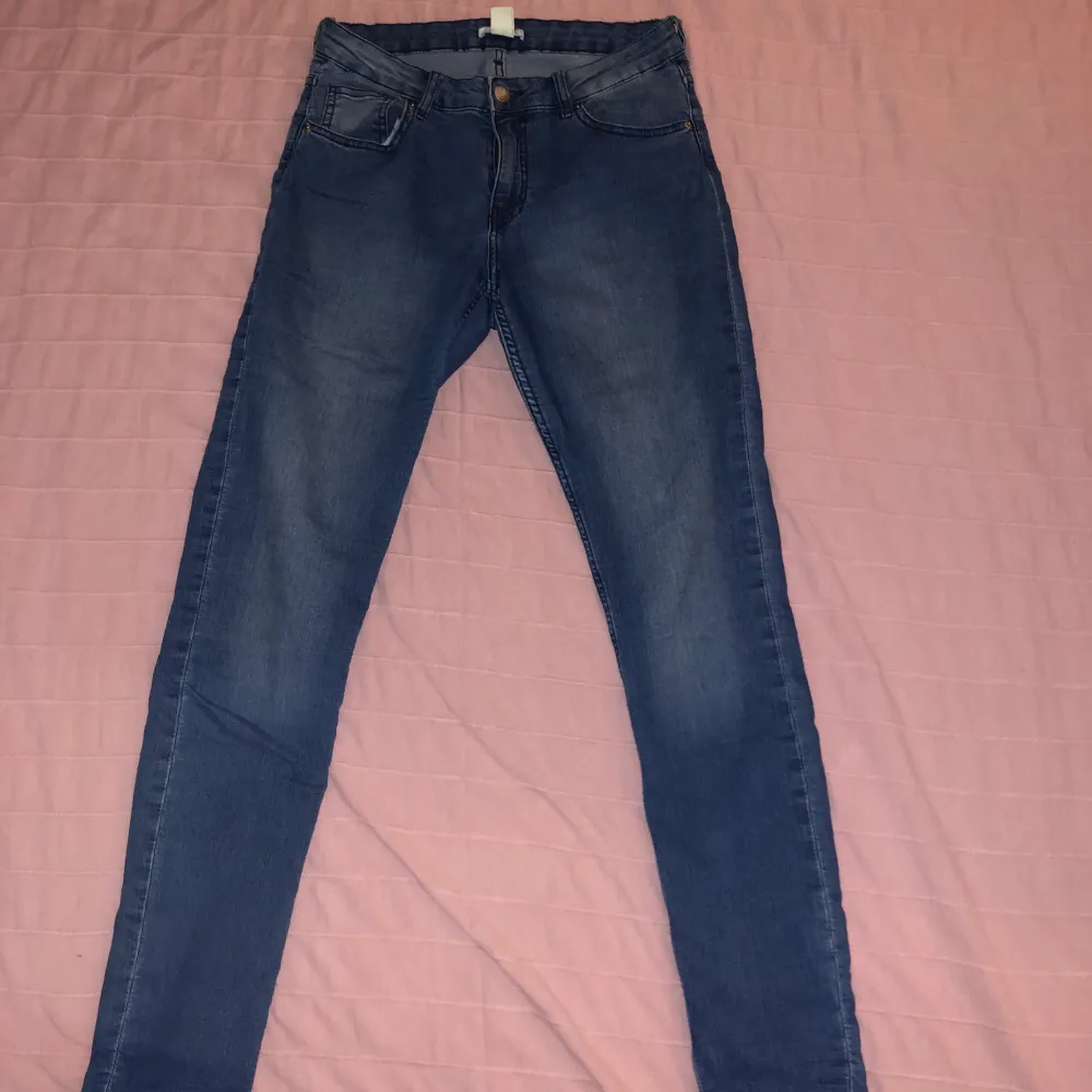 Jeans från HM Stl 38 80kr . Jeans & Byxor.