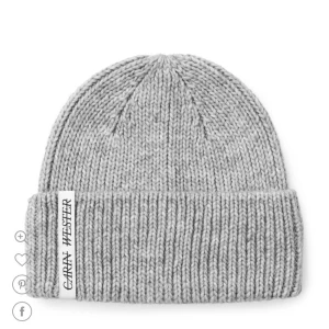 Mössa - Väldigt fin och mysig mössa från Carin Wester, säljer för 150kr (inköpspris: 249kr) köparen står även för frakten (66kr)