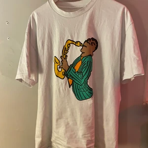 Butter t-shirt - Butter t-Shirt i fint skick då den är använd väldigt få gånger. Orginalpriset är 450kr.