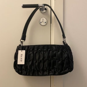 NAKD-väska i nyskick - NAKD-väska i perfekt skick, helt ny. Inköptes för ett år sedan!