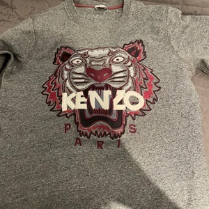 Kenzo tröja - Storlek S men är som xs