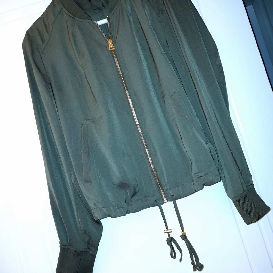 Militärgrön bomberjacka (tunn)