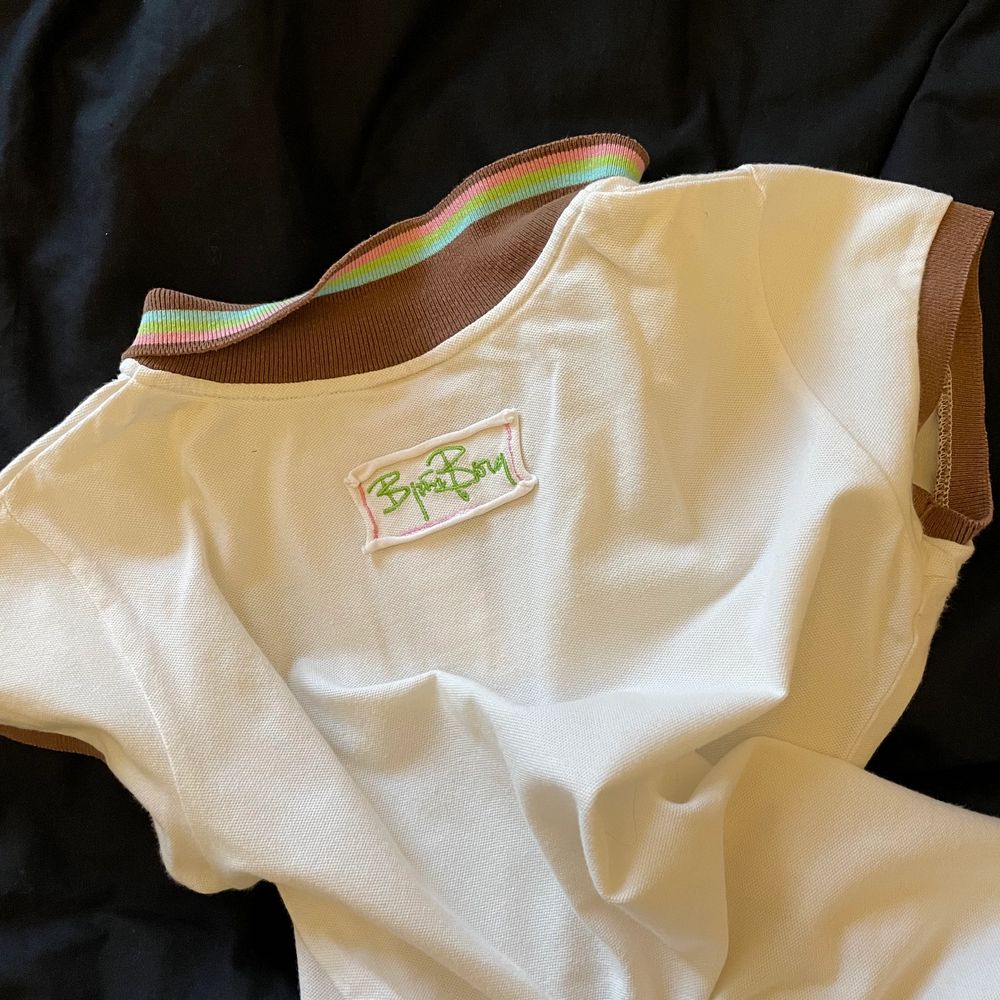 En t-shirt från Björn Bort som är passar till alla outfits. Skriv privat vid frågor eller fler bilder!!. T-shirts.