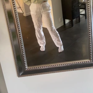 snygga vita linne byxor  - säljer nu mina snygga vita linne,  byxor slut i lager i denna storlek hör av er vid intresse säljer inte för under 250 då dom är väldigt nya och använda få gånger 