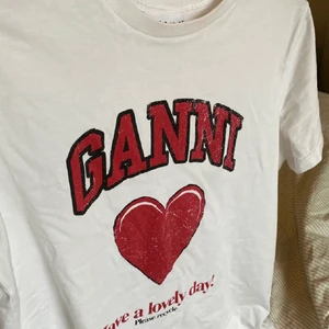 Ganni tshirt - Säljer denna ganni tshirt!❤️❤️ i storlek xs men oversize❤️