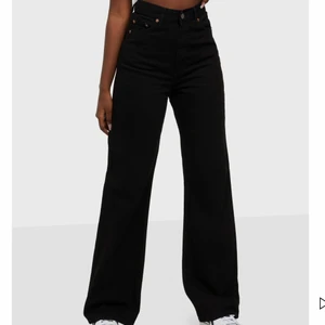 DrDenim - Helt nya med lapparna kvar, säljes pga fel storlek och glömde skicka tillbaka i tid. Köpte för 599:-, säljer för halva priset eller buda💖 storlek W24 L32 så det passar lite längre ben