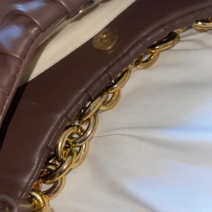 Väska från Shien. - En väska från shien som jag har använt en gång! Säljer den för 30kr. Kom privat om du vill ha fler bilder! 