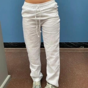 Linnebyxor  - Linnebyxor från design by si. Helt oanvända med prislapp kvar:) Har dem i S och XS-extra långa