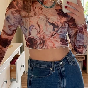 Meshtopp - Croppad meshtopp med långa ärmar. Står ingen storlek men sitter som en S.✌🏼🤠 Frakt ingår🥰