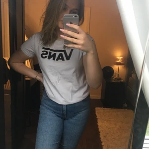 Vans T-shirt  - Basis vans T-shirt, inte använd mycket alls! Så bra skick. 