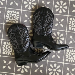 Cowboyboots  - Cowboyboots i storelk 40 i bra skick❤️