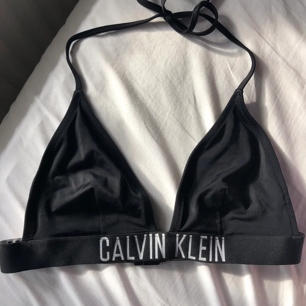 Bikiniöverdel från Calvin Klein💗 Fint skick✨. Övrigt.
