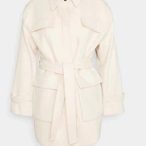 Kappa - Kappa från 4th and reckless, storlek 32 men passar nog 34-36 också. Använd endast en gång, skriv vid intresse så skickar jag egna bilder. Köpt för 729 och säljer för 500