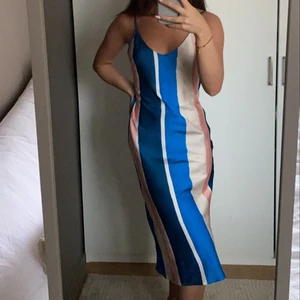 Lem lem klänning  - Lem lem X Hm klänning, aldrig använd i siden, storlek Xs💗💗💖💙