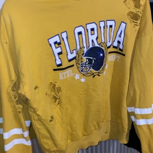 Gina tricot sweatshirt  - Använd några få gånger så typ nyskick😊