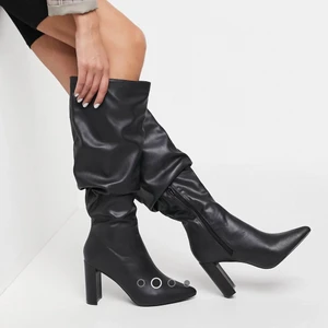 Klackar  - Snygga klackar, använda men i fint skick! 9 cm klackhöjd❣️ Kan skicka fler bilder privat! Frakt 90kr