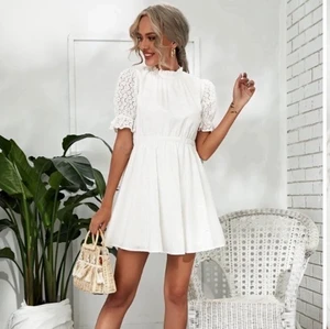 Vit klänning strl XS - Suuupersöt klänning från Shein i storlek xs. Den är aldrig använd då jag hittat en annan! 