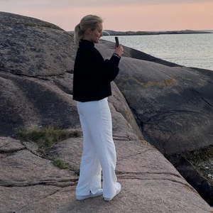 Vita linnebyxor  - Vita konstymbyxor i linne🤍 ÄLSKADE men nu är dom för korta för mig, men för nån kortare blir dom nog perfekta!! Fint skick!