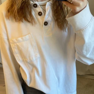 Monki tröja - Vit tröja från Monki, står ingen storlek men skulle gissa på S/M 💖