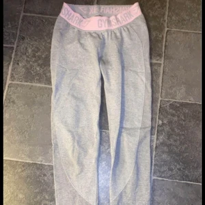Gymshark storlek xs - Säljer mina Gymshark tights då dom inte kommer till användning. Storlek xs. 200kr + frakt🤍