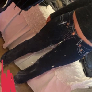 True religion jeans  - Säljer mina jättefina true religion jeans då de är för små på mig, strl w 27 l 32