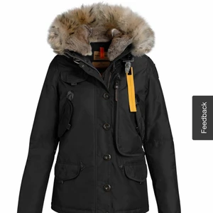 Parajumper - Säljer min parajumper jacka i stolek xxs, passar även xs då man kan göra jacka större och mindre i midjan! Köpte jackan vintern 2021 för 9999kr, säljer för 4500kr (pris kan diskuteras) säljer pga att jag ej använder denna jacka!