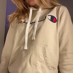 Champion hoodie  - Säljer min champion hoodie som aldrig är använd💖 Säljer pga att den är lite för liten och har bara inte kommit till användning. Pris kan absolut diskuteras!