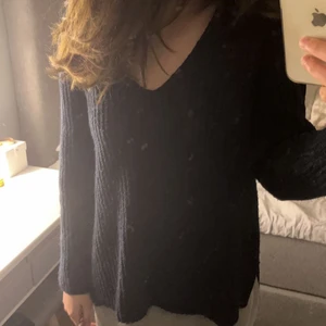 Tröja - Så fin tröja med v-ringning och slits på sidan