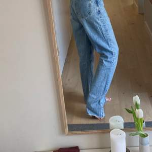 Blåjeans ifrån PEPE inköpta för ett par år sedan för 999:- perfekta för alla långisar därute som har svårt att hitta jeans med långa ben. Lika snygga tighta som loose fit. 