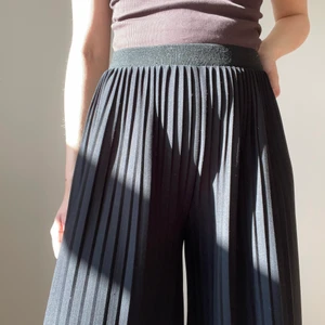 Svarta kostymbyxor - Säljer mina svarta kostymbyxor från hm