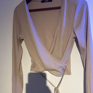 Festtopp - Fin topp från bikbok. Storlek S