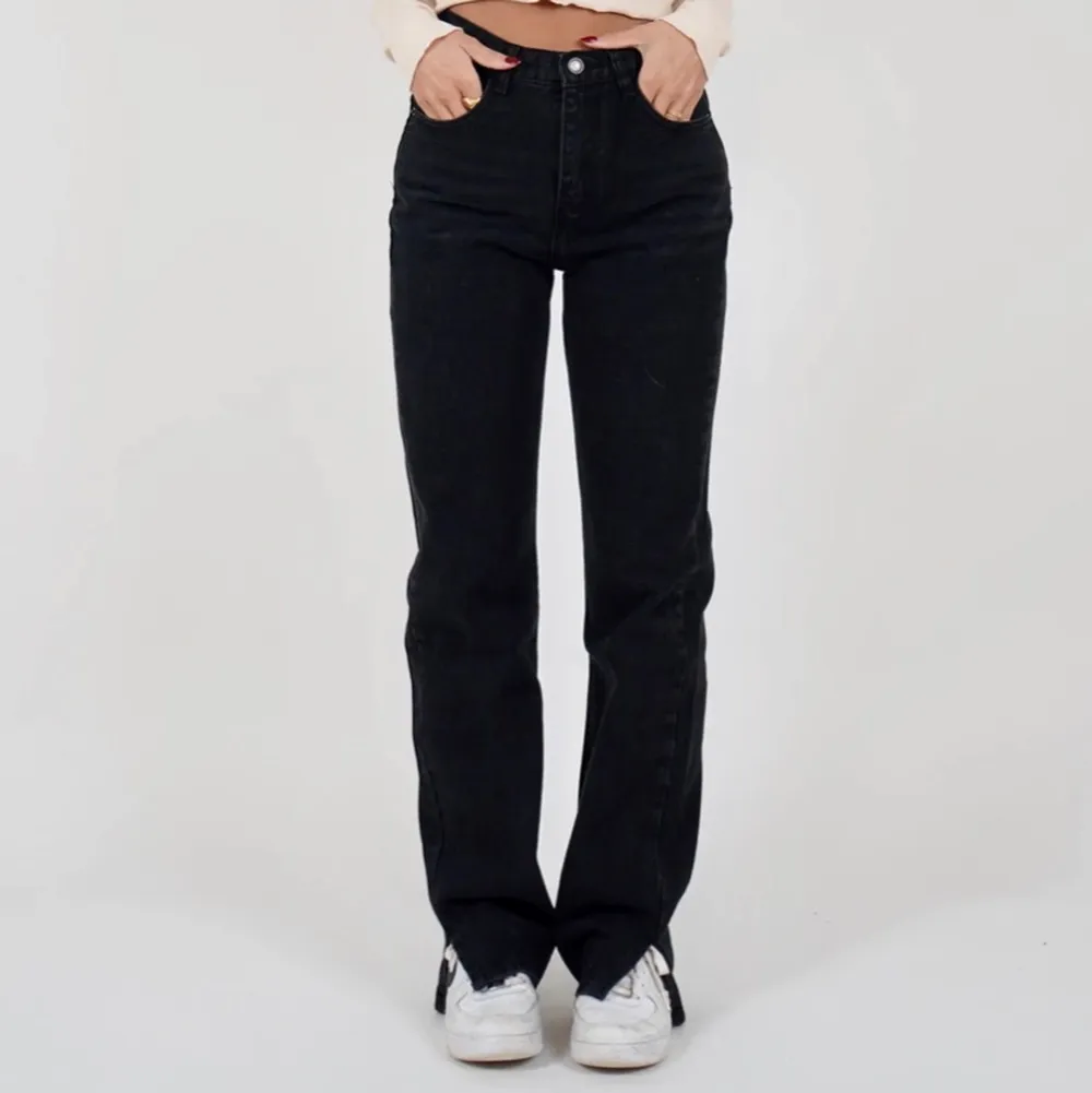 Säljer nu dessa skit snygga jeans från venderbys som jag inte längre får användning av💞 storlek xs/34 köpte för 600kr! Köp direkt för 200+frakt (spårbar)💞 . Jeans & Byxor.